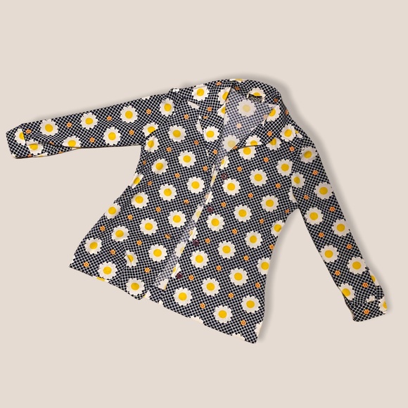 ADORABLE 70s printed button up. - Picture 1 of 2